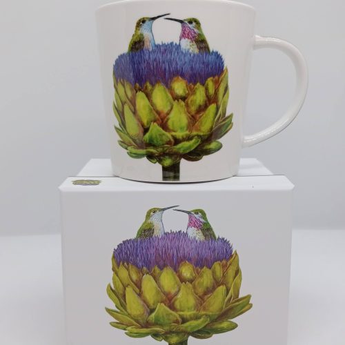 mug représentant deux colibris verts et blancs posés dans un artichaut en fleur