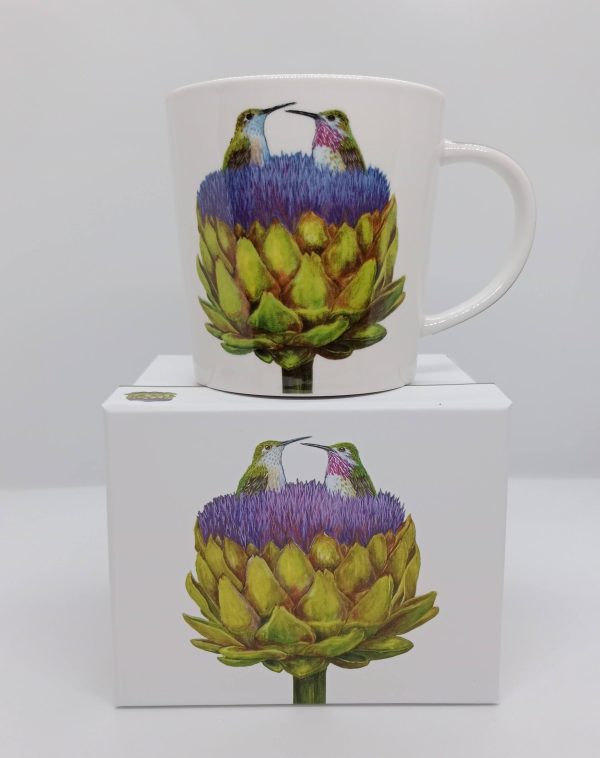 mug représentant deux colibris verts et blancs posés dans un artichaut en fleur